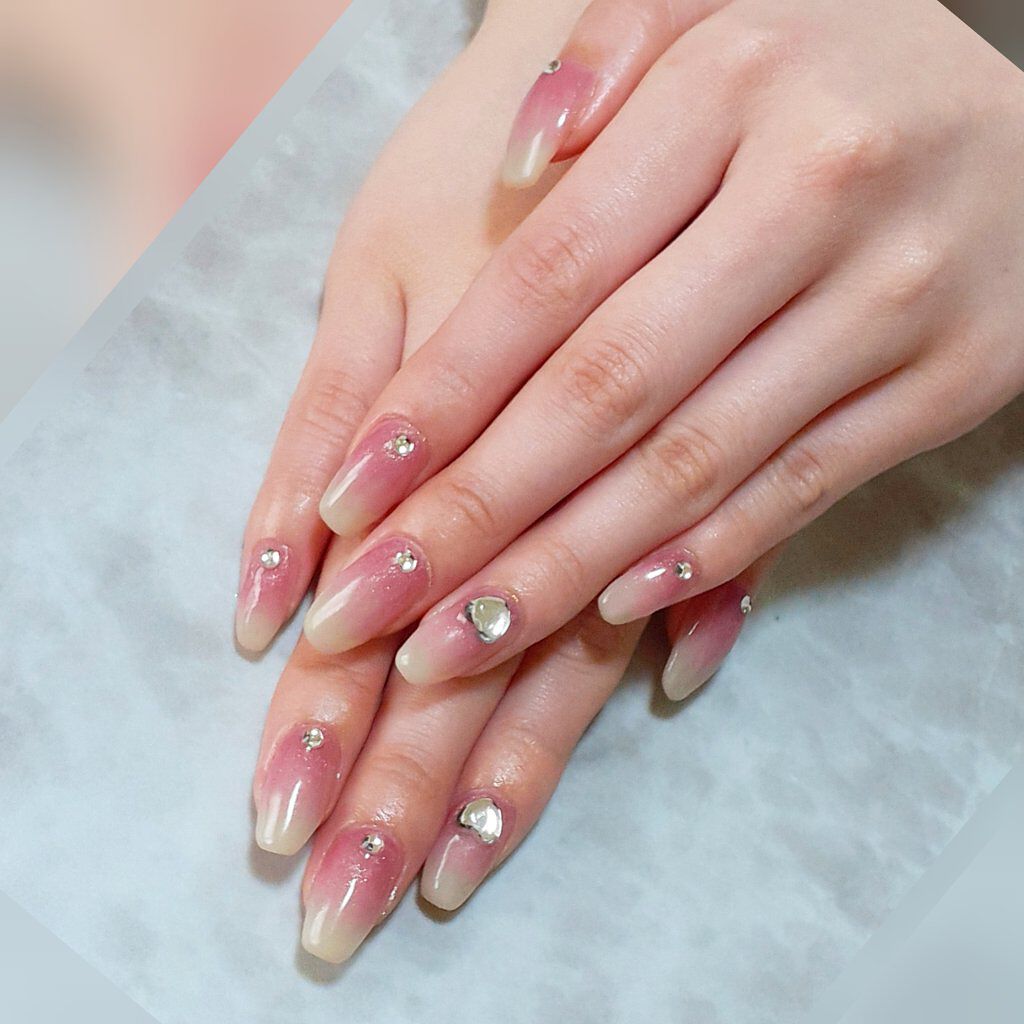 #ネイル,#ジェルネイル,#桃ネイル,#桜ネイル,#春ネイル,#キラキラネイル,#上品ネイル,#シンプルネイル,#オフィスネイル,#ピンクネイルのネイルデザイン