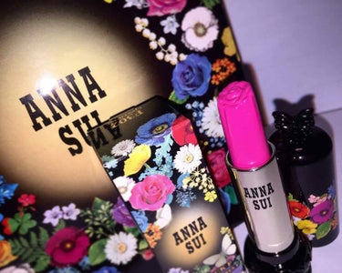 💄ANNA SUI リップスティック💄

○・今日の購入品・○
念願のANNA SUIのリップスティックを購入しましたー！

断面がバラの形で本当にかわいい！
しかも！
リップスティックからバラの香りが