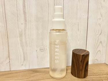 byTREES　うるモイストインテンシブオイルセラム
100mL／￥1,595（税込）

樹木が持つ生命力の源となる
「貯水力」「修復力」の働きに着目
その恵みを余すことなく取り入れ
１日中しっとりとみ