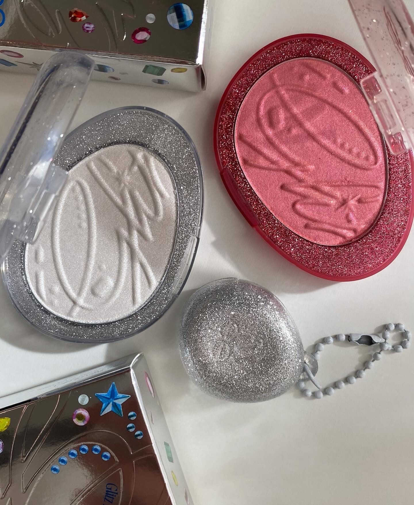 フィー グリッツストーンハイライター/fwee/パウダーハイライトを使ったクチコミ（1枚目）