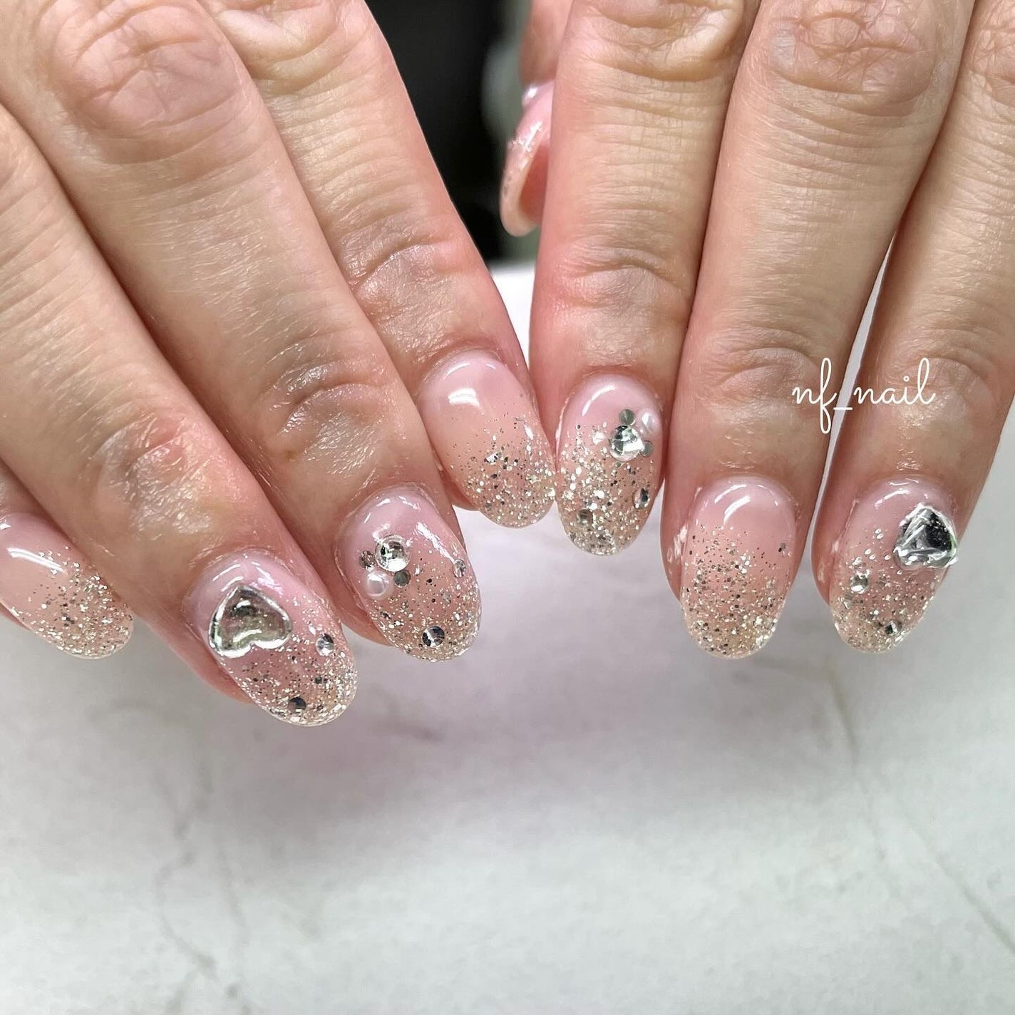 Natsumi◎nailist on LIPS 「キラキラハートのラメグラネイル✨..#ネイル#ネイルデザイ..」(2枚目)