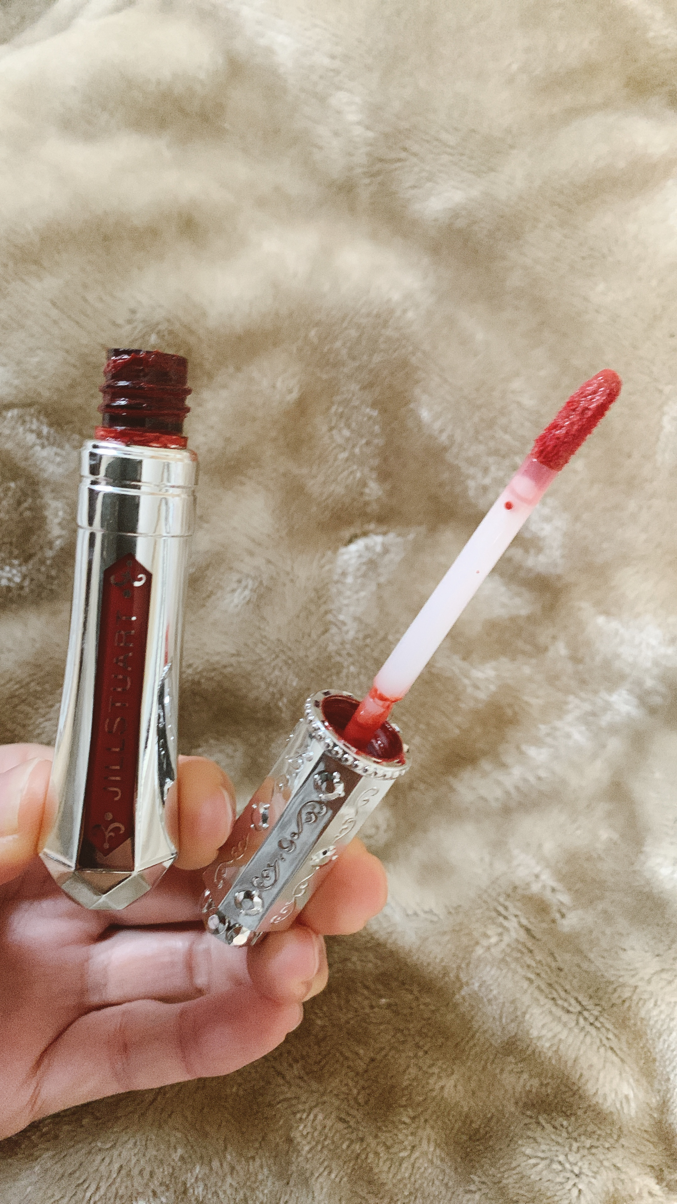 ジルスチュアート タイムレスグロウ ルージュティント 04 lipstick letter/JILL STUART/リップティントを使ったクチコミ（2枚目）