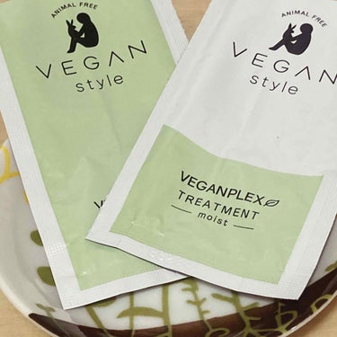 💇‍♀️ VEGAN STYLE モイスト


イオンで見つけたシャンプーです。
種類はモイストとスムースの2種類。
まだ発売したばかり？なのかあまりネットに情報がありませんでした。記事下の商品リンク？