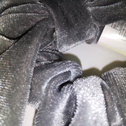 DAISO リボンシュシュのクチコミ「DAISO
┉┉┉
リボンシュシュ ベロア調
┉┉┉┉┉
秋冬むけ
よく見ると 少し 光.....」(3枚目)