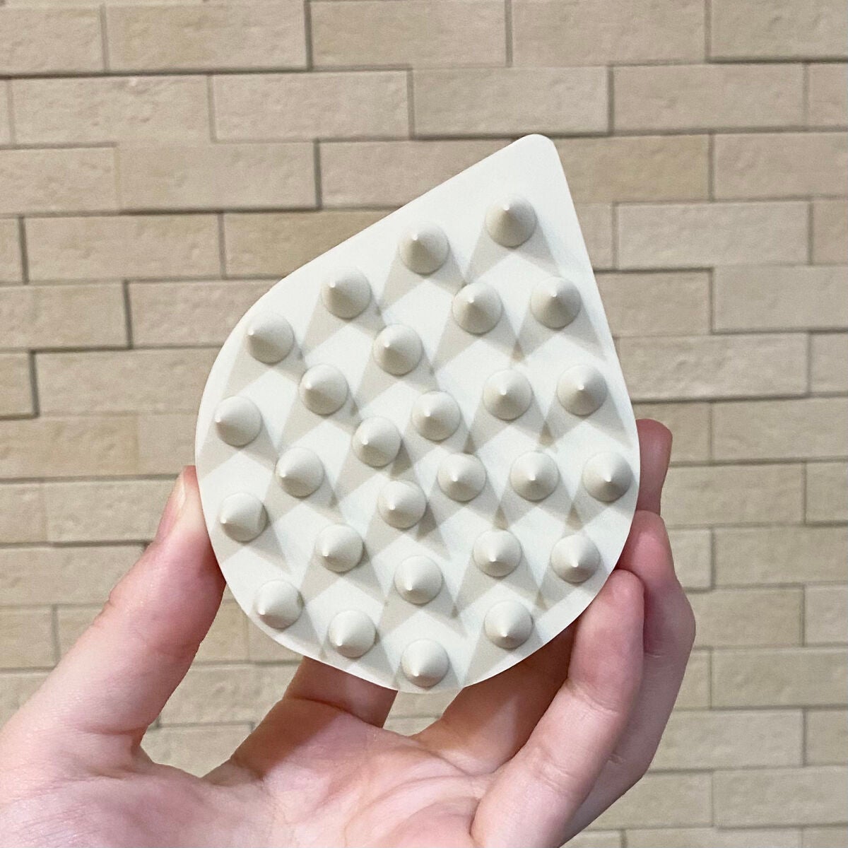 リラクシングマッサージブラシ/エトヴォス/スカルプブラシを使ったクチコミ(2枚目)