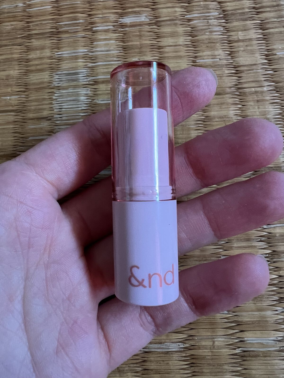 アンドバイロムアンド グラッシーバーム BE01 ナッツベージュ/&nd by rom&nd/口紅を使ったクチコミ（2枚目）