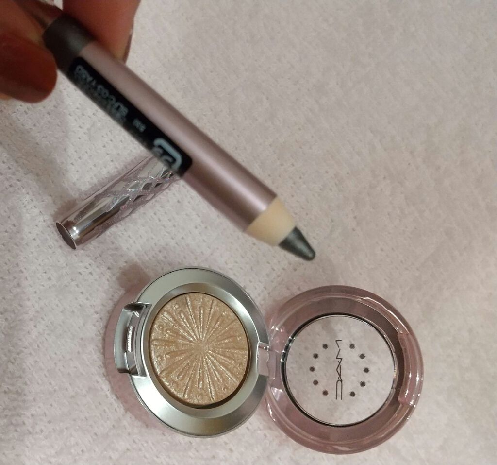 エクストラ ディメンション フォイル アイシャドウ M·A·C フロステッド ファイヤーワーク/M・A・C/単色アイシャドウを使ったクチコミ（2枚目）