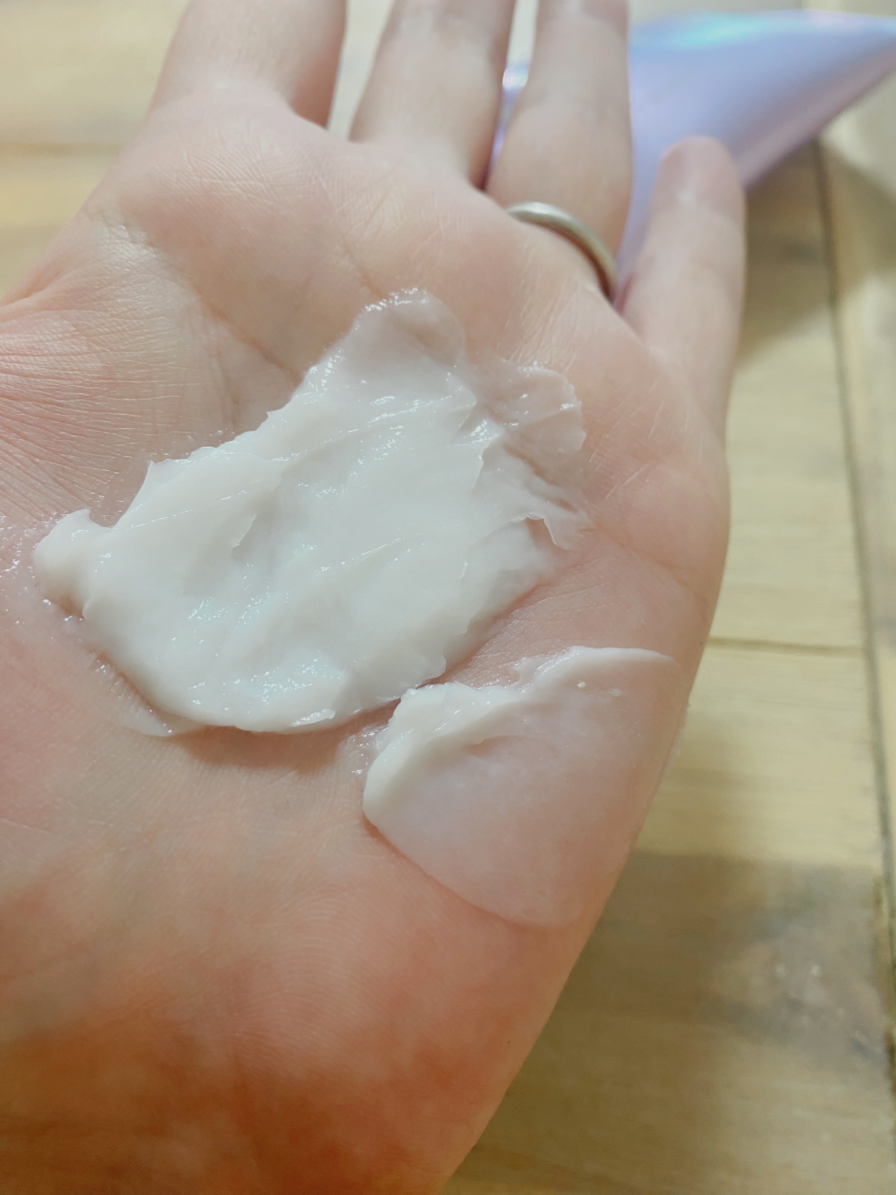 SGNI スグニ モイストトリートメントのクチコミ「🌹傷んだ髪&ぱさつく髪にすばやく馴染んで🌹

　　　保湿＆補修"

スグニ
モイスト トリート.....」（3枚目）