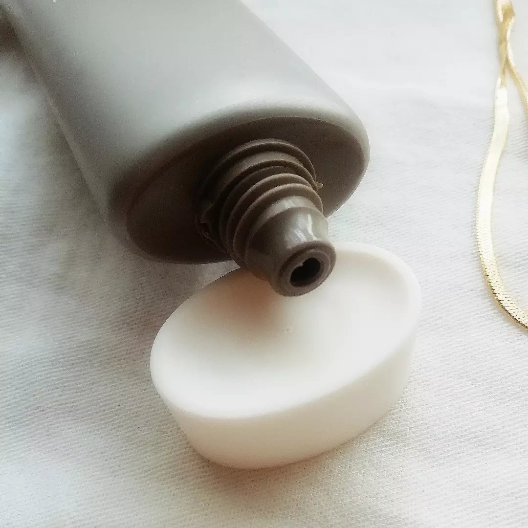 ハンデコルテ/キユートピア/ネック・デコルテケアを使ったクチコミ（2枚目）