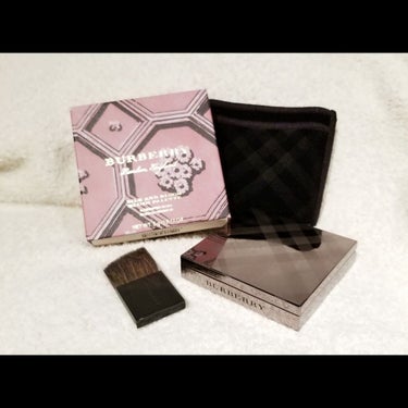 BURBERRY シルク＆ブルーム ブラッシュパレットのクチコミ「
＊＾BURBERRY
　　　◎SILK AND BLOOM BLUSH PALETTE (¥.....」（1枚目）