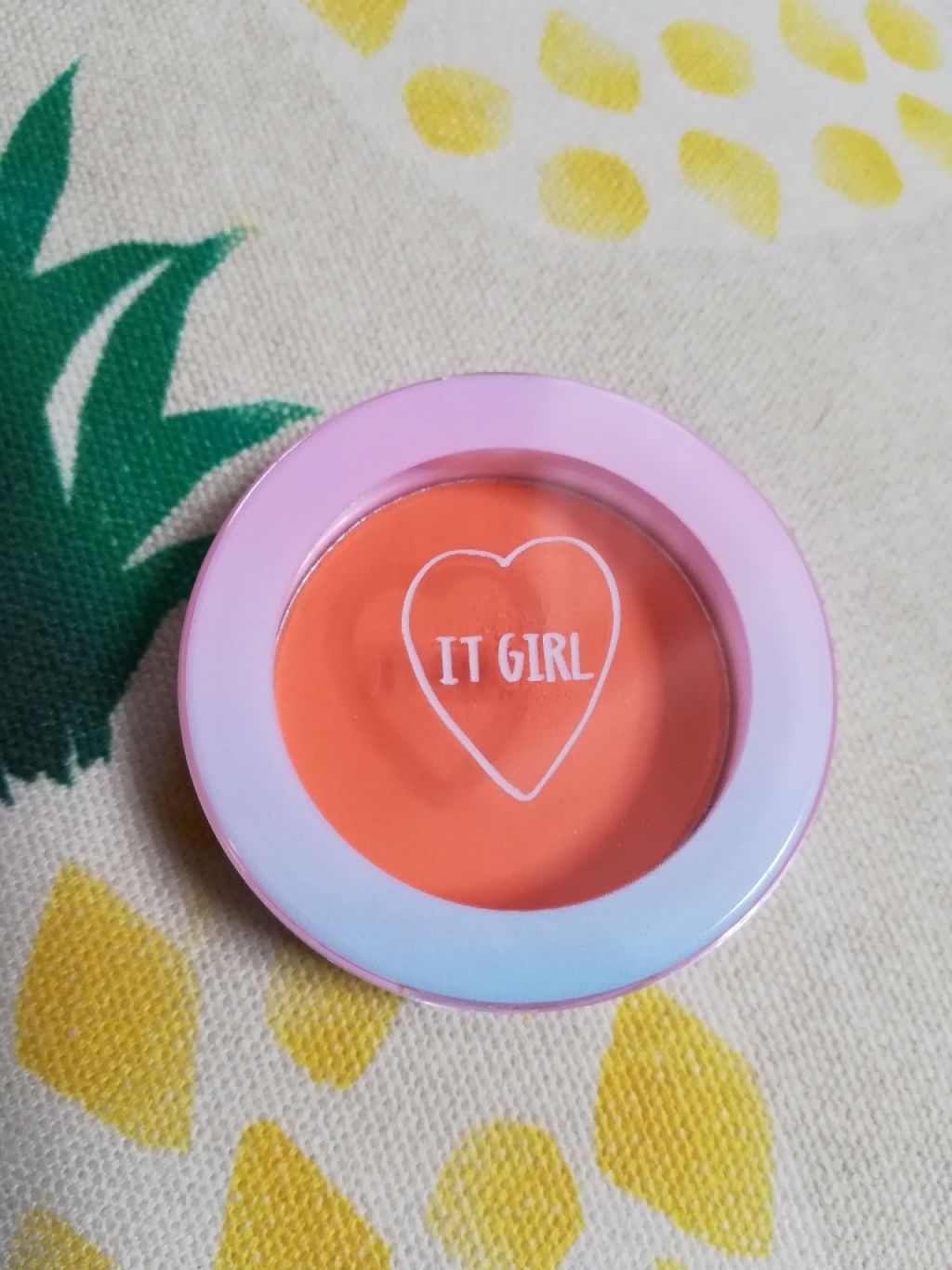 ダイソー×IT GIRL アイシャドウ/DAISO/単色アイシャドウを使ったクチコミ（1枚目）