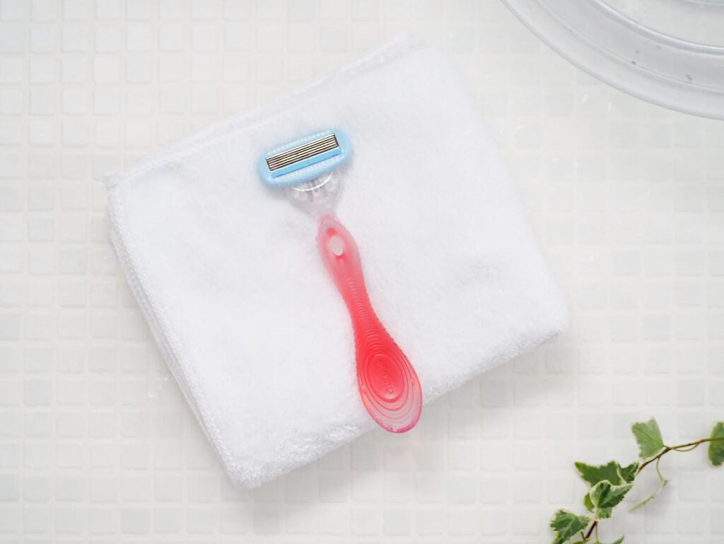 ハイドロシルク ホルダー (刃付き+替刃1コ)/ハイドロシルク/シェーバーを使ったクチコミ(4枚目)