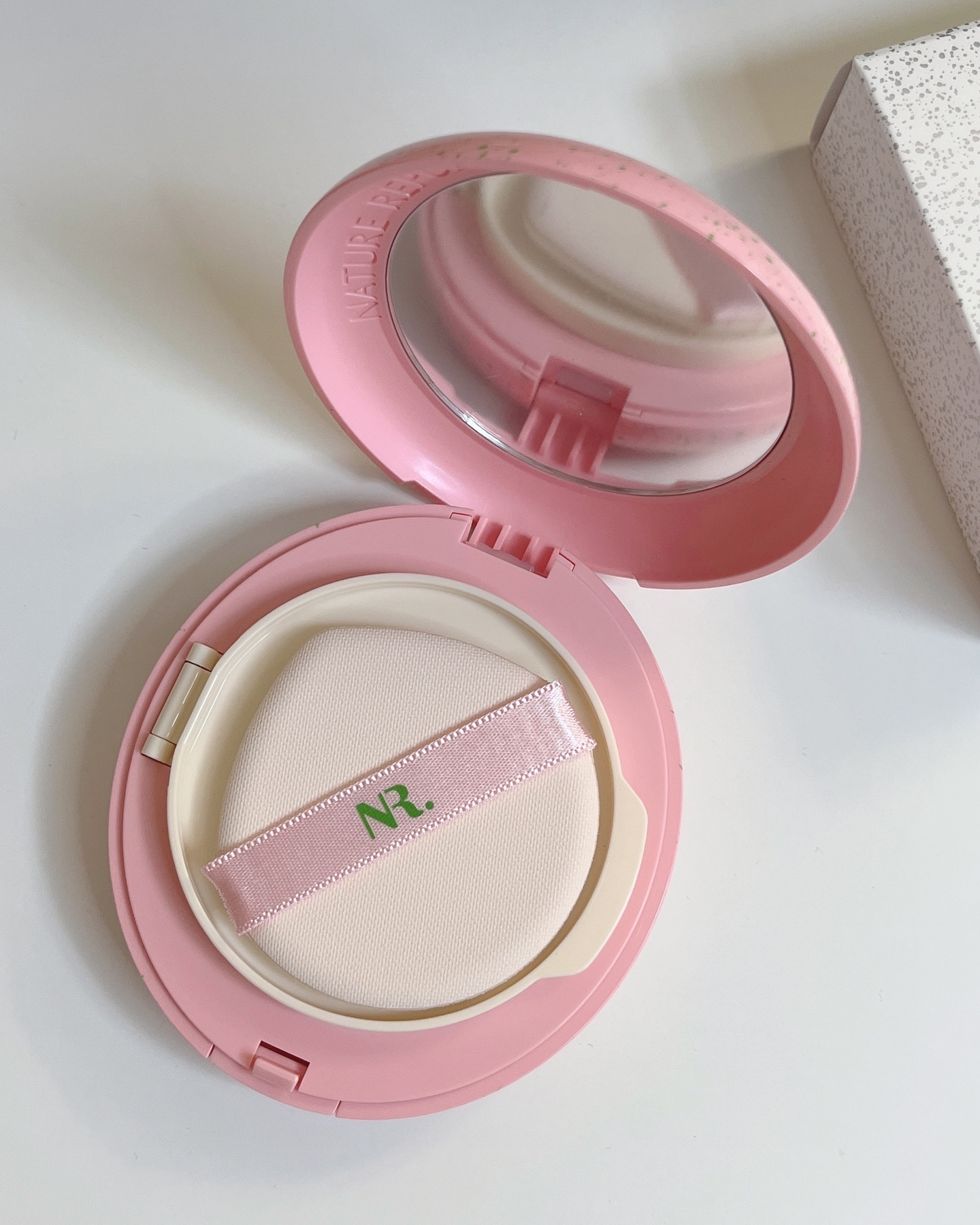 PROBIOエッセンスクッション 21 ライトベージュ/ネイチャーリパブリック/クッションファンデーションを使ったクチコミ（2枚目）