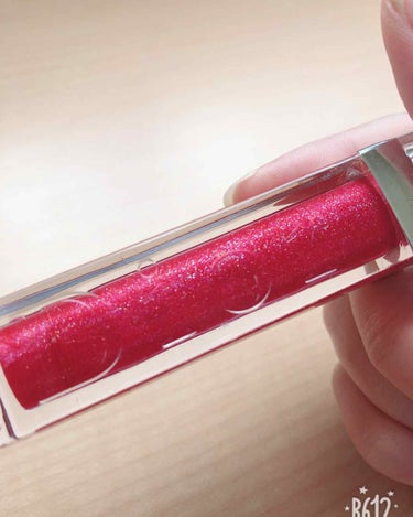 Dior    ULTRA GLOSS 759番
【腕の手入れが甘くて凄く恥ずかしいんですが
    これが加工無し(？)で1番目で見た感じに
    近いです】

見た目は細かいラメがキラキラしていて