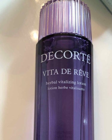 DECORTÉ ヴィタ ドレーブのクチコミ「こんにちは😊
いつも使ってる化粧水🧴を載せようと思います。
コスメデコルテヴィタドレーブ。マス.....」（1枚目）