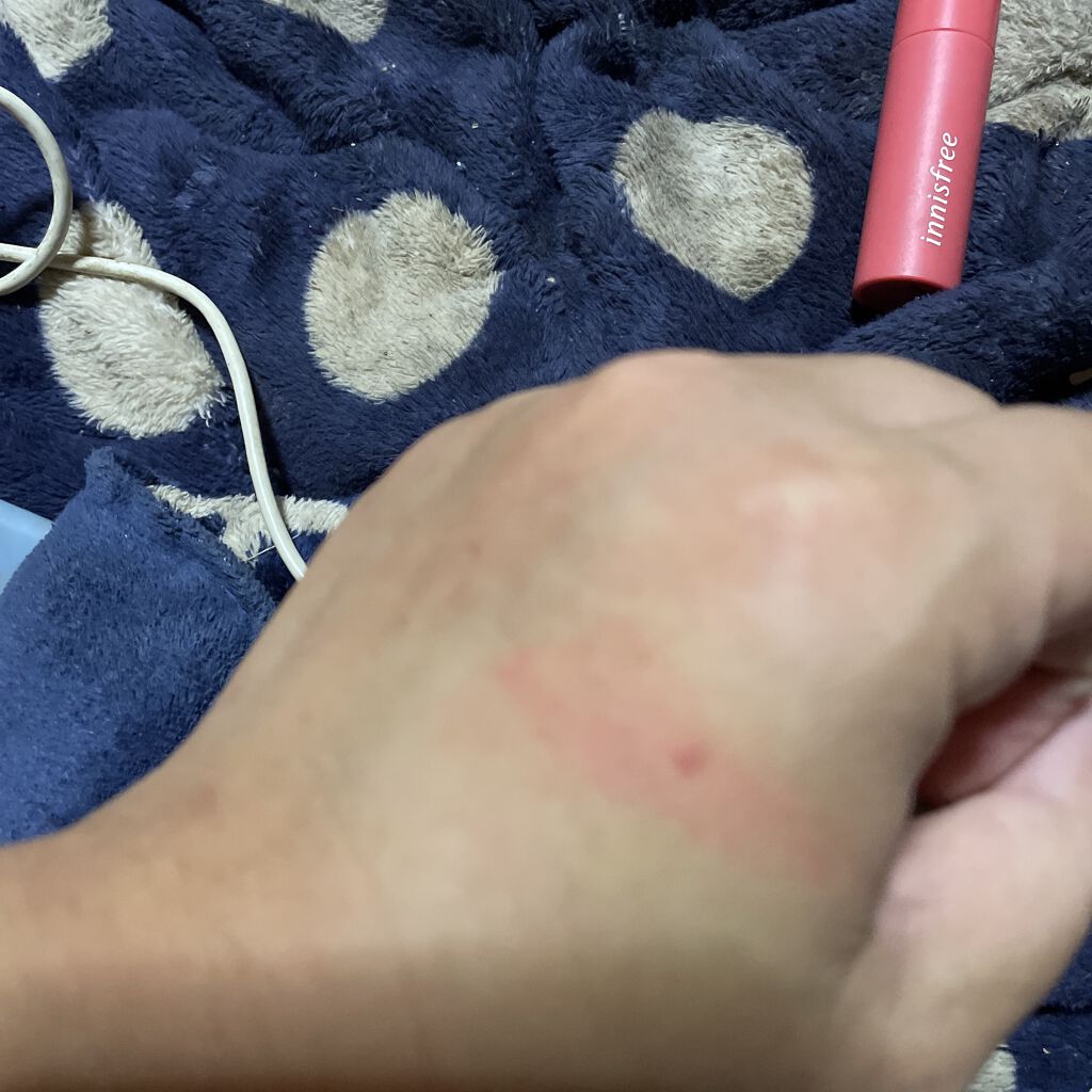 ビビッドコットン インクティント 18/innisfree/口紅を使ったクチコミ（3枚目）