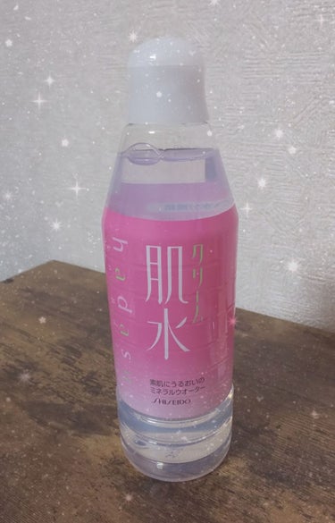 お風呂あがりの体を拭く前に使う為に購入しました✨

普段はハトムギの化粧水をスプレーボトルに入れて
使用していましたが、
秋になりこれから乾燥が気になる季節に入るので
ハトムギより保湿力がありそうなこち