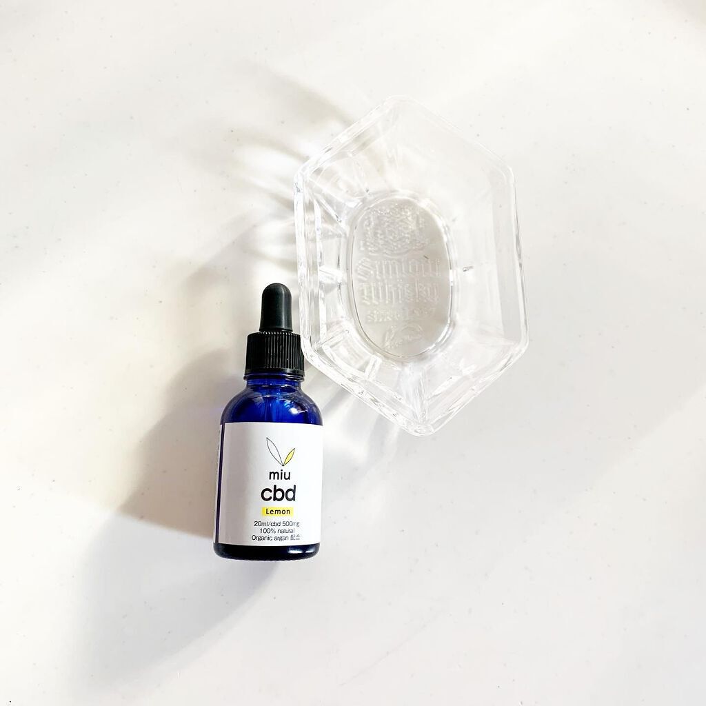 rara フォロバ100 on LIPS 「@miu.cbdさんのcbdオイル🤍朝に白湯と一緒に飲んでるよ..」(1枚目)