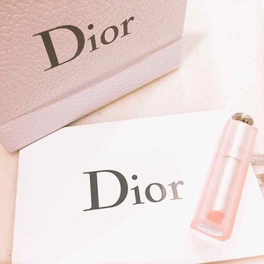 Dior アディクトリップスクラブ&バームです。
昨日買いました💕
本当は、ナチュラルベリーのリップティントを購入予定でしたが、つける前にこちらのスクラブでケアして頂き、気に入り購入しました🍀

リップ