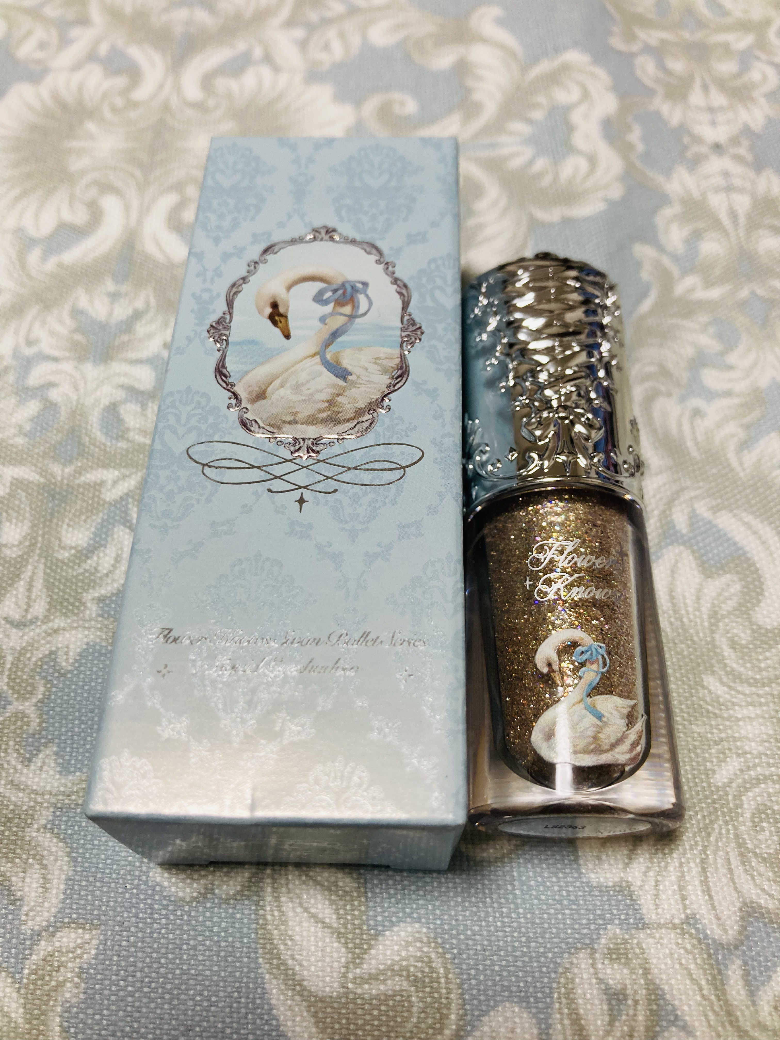 フラワーノーズ スワンバレエシリーズ リキッドアイシャドウ 02 シャイニングノヴァ/FlowerKnows/リキッドアイシャドウを使ったクチコミ（1枚目）