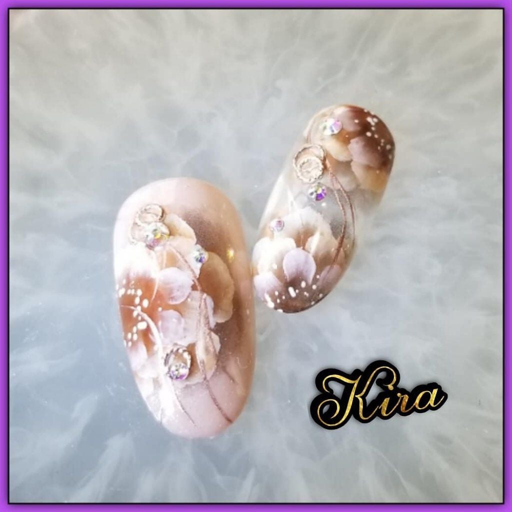 r.kira.nail on LIPS 「アンティークフラワーネイル✨大人フラワーなので、入学式や卒業式..」(1枚目)