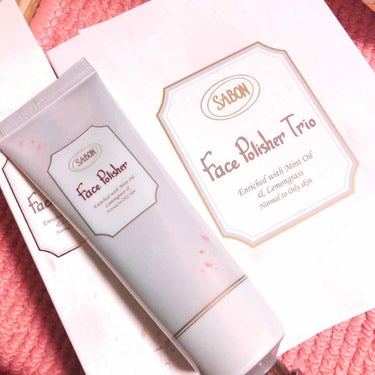 ❤SABON フェイスポリッシャー❤

瓶型がどこいっても売り切れ😭
しかーし！！
店員さんが「珍しくチューブ型があります」
と持ってきてくれました✨

３本セットでだいたい瓶よりも長く4ヶ月ほど持つそ