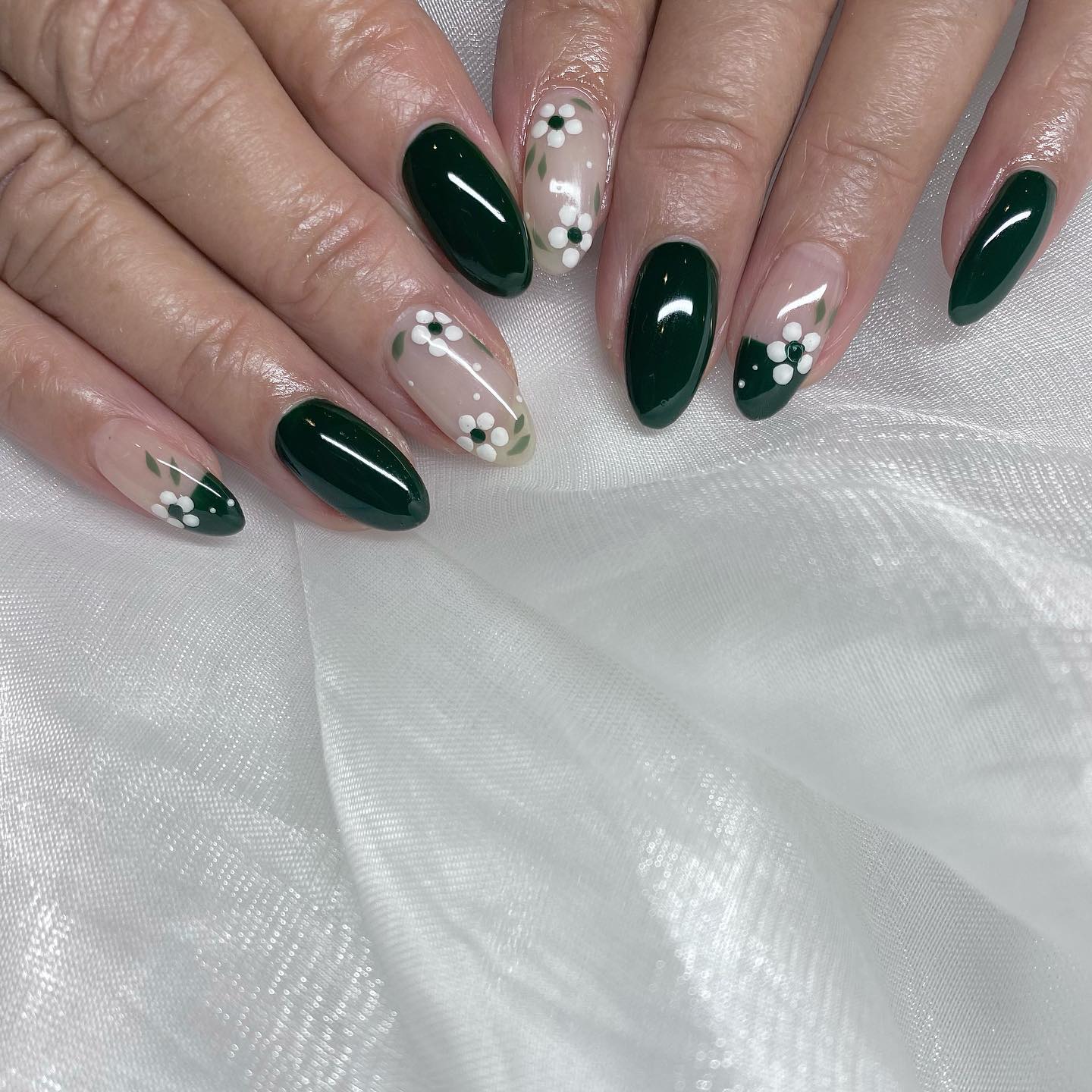 #フラワーネイル,#グリーンネイル,#レトロネイル,#ガーリーネイル,#きれいめネイル,#秋ネイル,#シンプルネイル,#フレンチネイル,#韓国ネイルのネイルデザイン