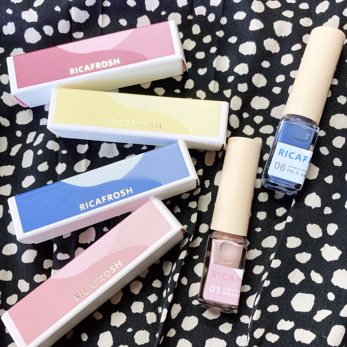 💅リカフロッシュ　RICAFROSH
      01  バルーンゴールド
      06  ペイルシーライト


気になるカラーだったので発売日に購入！
リカフロッシュ初めて買いました〜

01 バルーンゴールドがピンクのほう❣️
「