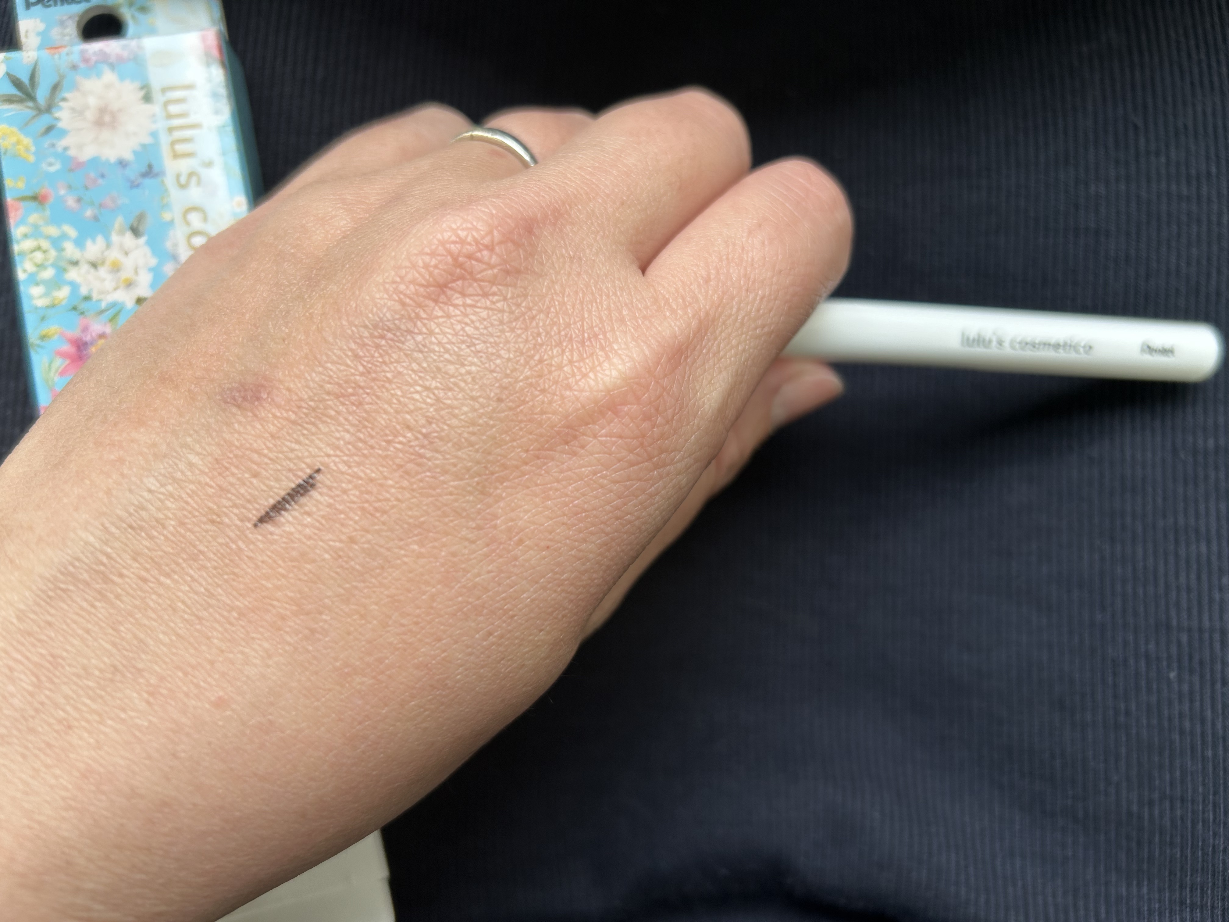 リキッドアイライナー/ルルズコスメティコ/リキッドアイライナーを使ったクチコミ（2枚目）