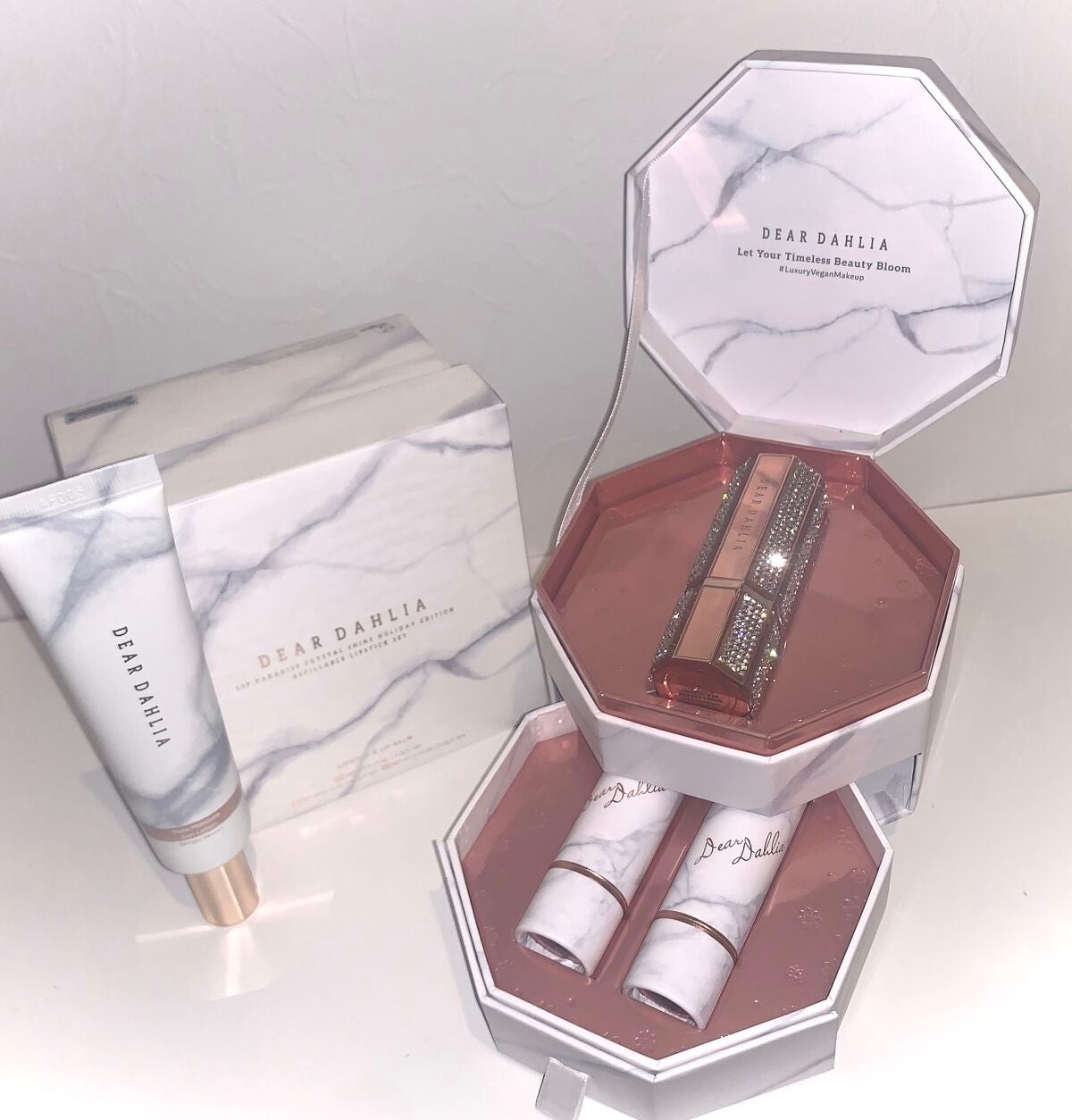 ⭐️ on LIPS 「ずっとになってたDEARDAHLIA♡可愛い〜✨リップキラキラ..」(1枚目)