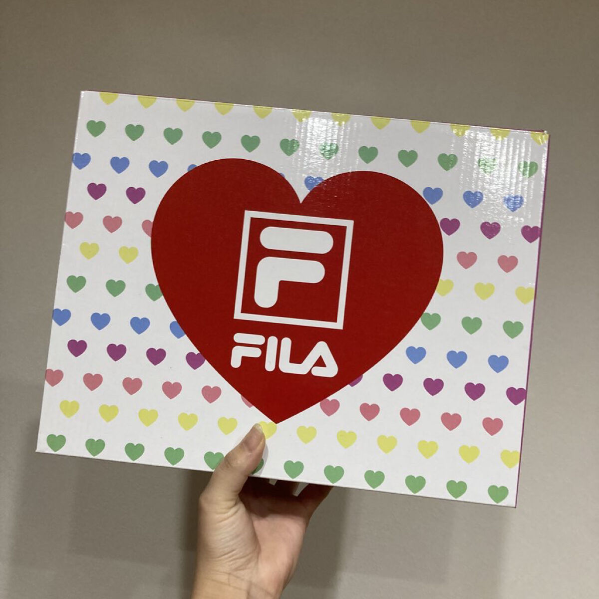 みて！かわちだったから買っちゃった♡あちゃんっぽいよね♡ってことは実質推し活♡つまり浪費じゃない♡=こんなもんほぼタダみたいなもんだね♡

生理前だし寒いし風邪引いてるっぽいし酒控えてるしイギリスから届いたシルバニア開封できてないし二月はま