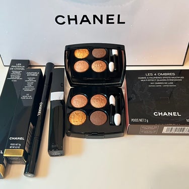 CHANEL レキャトルオンブル　
クリスマス限定　937 - オンブル ドゥ リュンヌ

アイシャドウいっぱいあるので、買う気なかったんですが、マスカラを買いに行ったついでに見せてもらったら買わずには