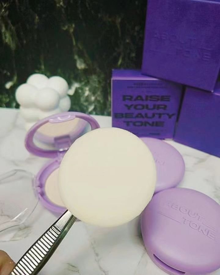 ABOUT TONE ブラーパウダーパクトパープルエディションのクチコミ「ABOUT TONE
ブラーパウダーパクトパープルエディション
01. FAIR 
02. L.....」（3枚目）