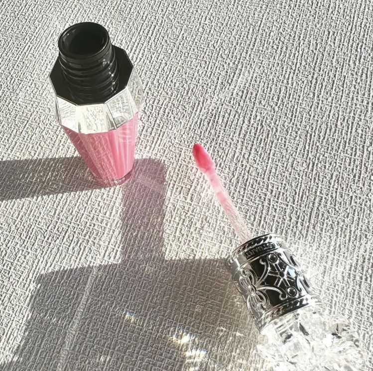 ジルスチュアート　クリスタルブルーム　リップブーケ セラム 05 lily fuchsia/JILL STUART/リッププランパーを使ったクチコミ（3枚目）