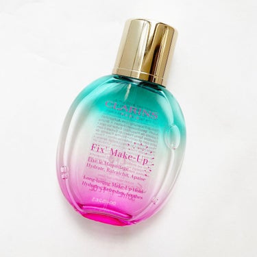 フィックス メイクアップ Su21　洋ナシとバニラの限定の香り/CLARINS/ミスト状化粧水を使ったクチコミ（3枚目）