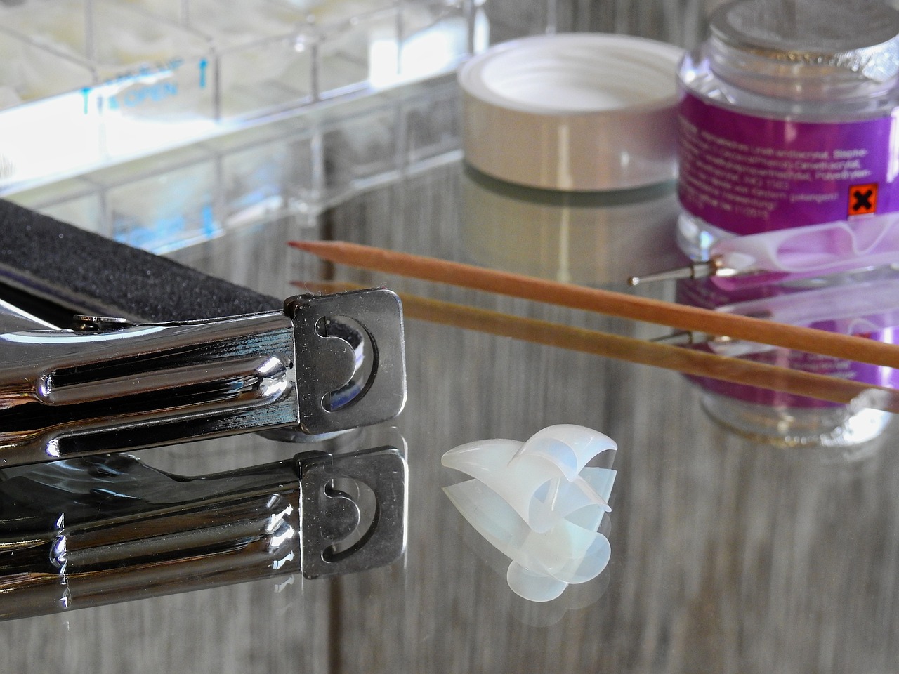 ネイルの道具が置かれている