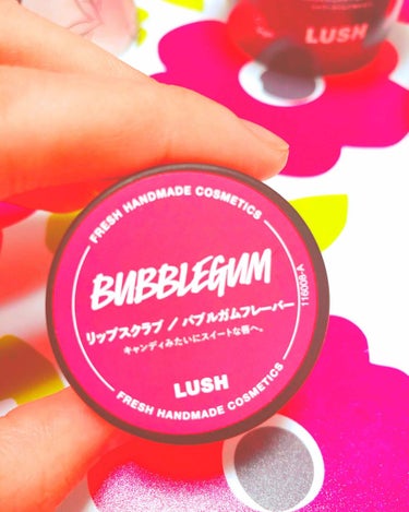 LUSH リップスクラブ バブルガムフレーバー

20g

使い方
・適量を唇にのせ、指先でマッサージするようになじませ洗い流す。

種類は5種類くらいありました。

以前はミントフレーバーを使っていた