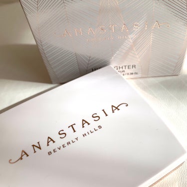 アナスタシア ビバリーヒルズ Iced Out Highlighterのクチコミ「☆Anastasia Beverly Hills
　Iced Out Highlighter
.....」（3枚目）