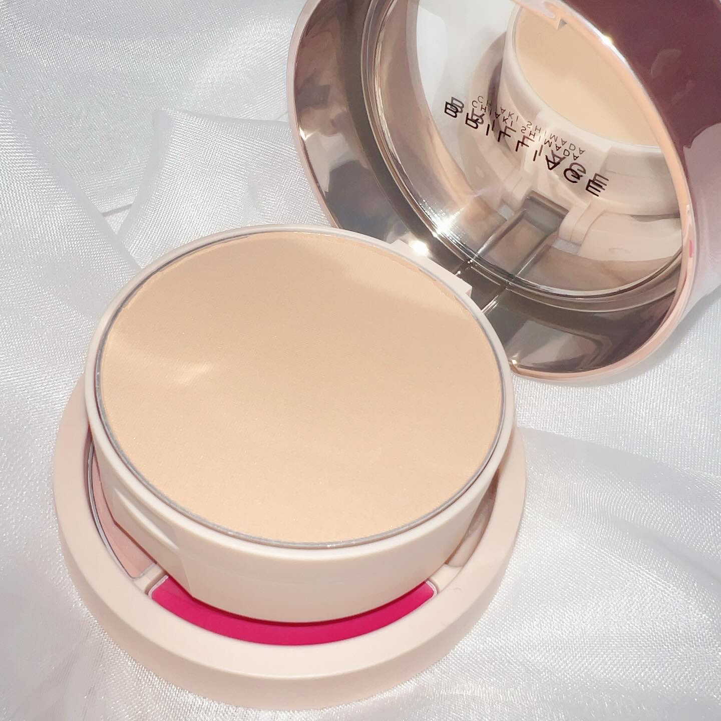 3点セットです。ブリリアージュ ベース 　リキッドファンデーション　パウダー パウダリーファンデーション レジェンダリーグロウ – BRILLIAGE