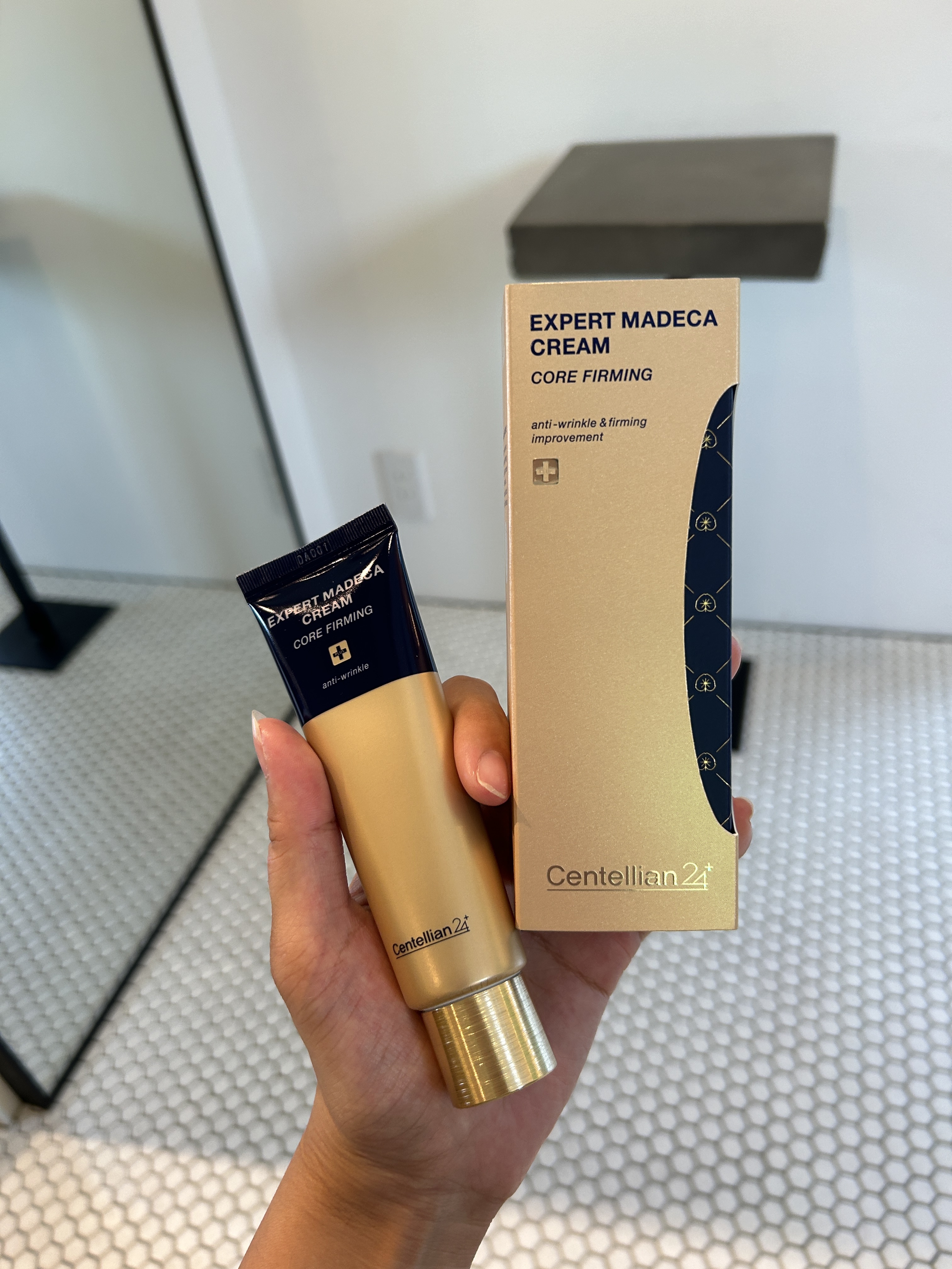 🤍センテリアン24🤍
エキスパートマデカクリーム コアファーミング

┈┈┈┈┈┈┈┈┈┈┈┈┈┈┈┈┈┈┈┈
-健やかな素肌に仕上げる弾力ファーミングクリーム
-シワができやすいほうれい線・目元・額のシワを改
善
-NEWゴールデンペ