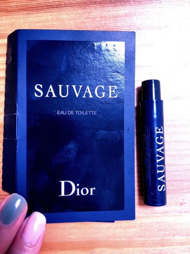 Dior
ソヴァージュ オードゥ トワレ

オンラインでお買い物した際にいただいたサンプルです🌹
メンズ香水だけど、女性でも使えると思います😌
ベルガモットの香りですが少し強めなので
カッコよくきめたい