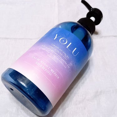 YOLU カームナイトリペアシャンプー／トリートメントのクチコミ「＼ ダメージに戦う！！！ 保湿補修ケアを🧴🚿 ／

୨୧┈┈┈┈┈┈┈┈┈┈┈┈┈┈┈୨୧

.....」（1枚目）