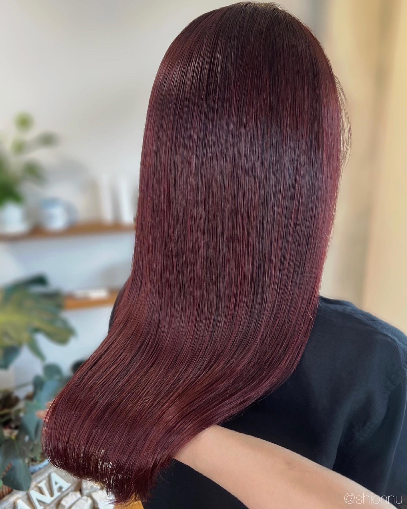 しおんぬ on LIPS 「💇🏼♀️💈Pleaseswipe➠➠赤くしたった♥️#深紅←..」(3枚目)