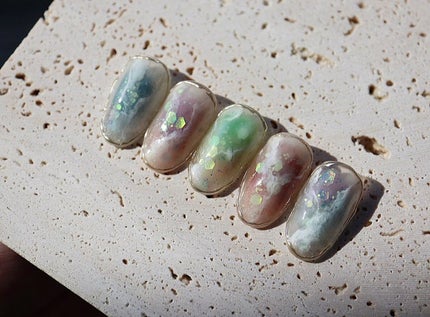 𝐍𝐚𝐢𝐥𝐢𝐬𝐭🦋𝐭𝐨-𝐦𝐚, on LIPS 「design𓂃𓈒𓏸 ̄ ̄ ̄ ̄ ̄ ̄ ̄ ̄.淡いカラーと角度で輝くホロ..」(2枚目)