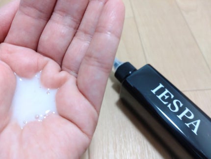 イエスパ スカルプマッサージセラムのクチコミ「頭皮のマッサージセラムって初めて使うので、ワクワク♪
白色のテクスチャーはとろとろしていて少.....」(1枚目)