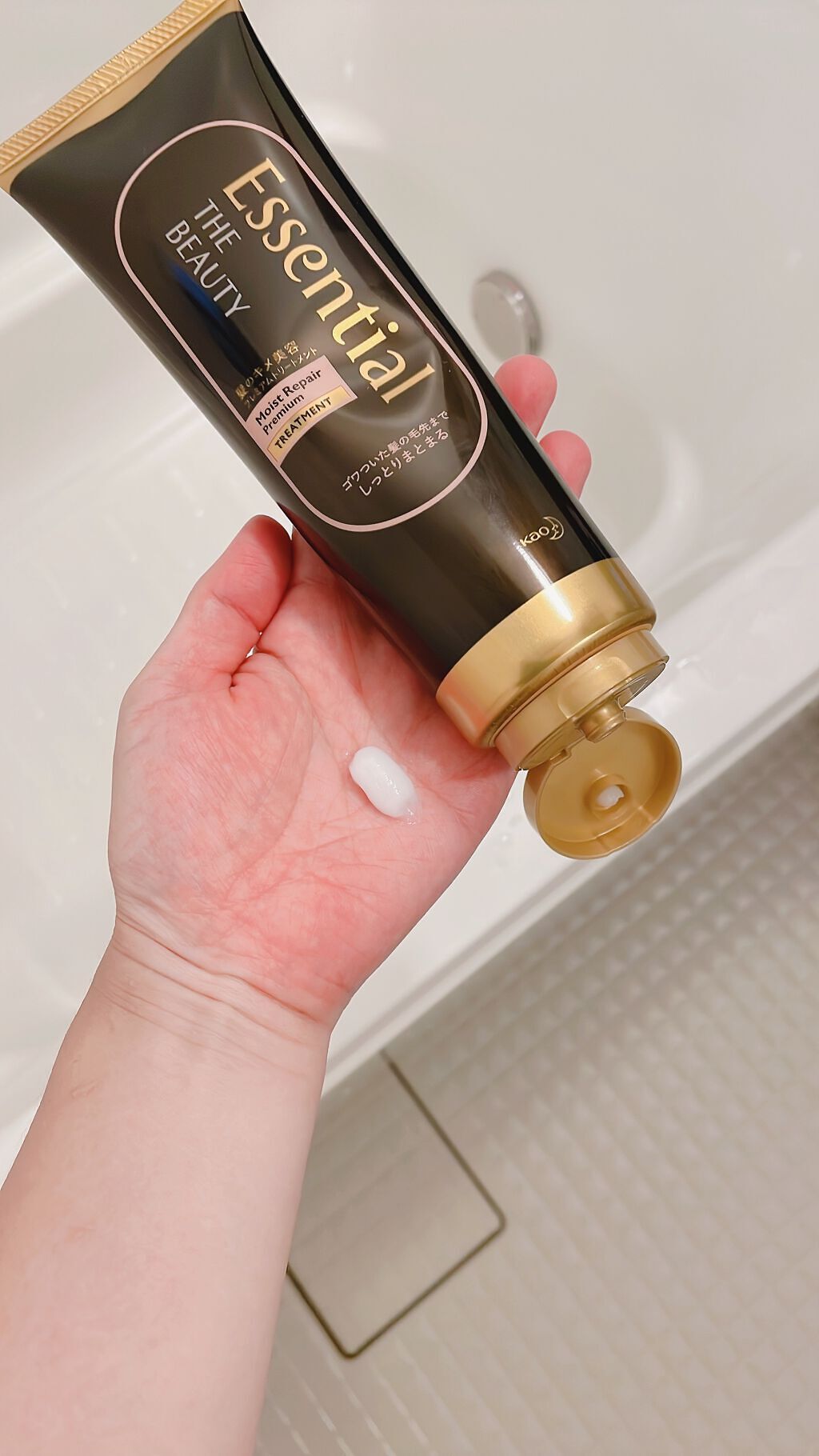 THE BEAUTY 髪のキメ美容プレミアムトリートメント<モイストリペアプレミアム>/エッセンシャル/洗い流すヘアトリートメントを使ったクチコミ(2枚目)