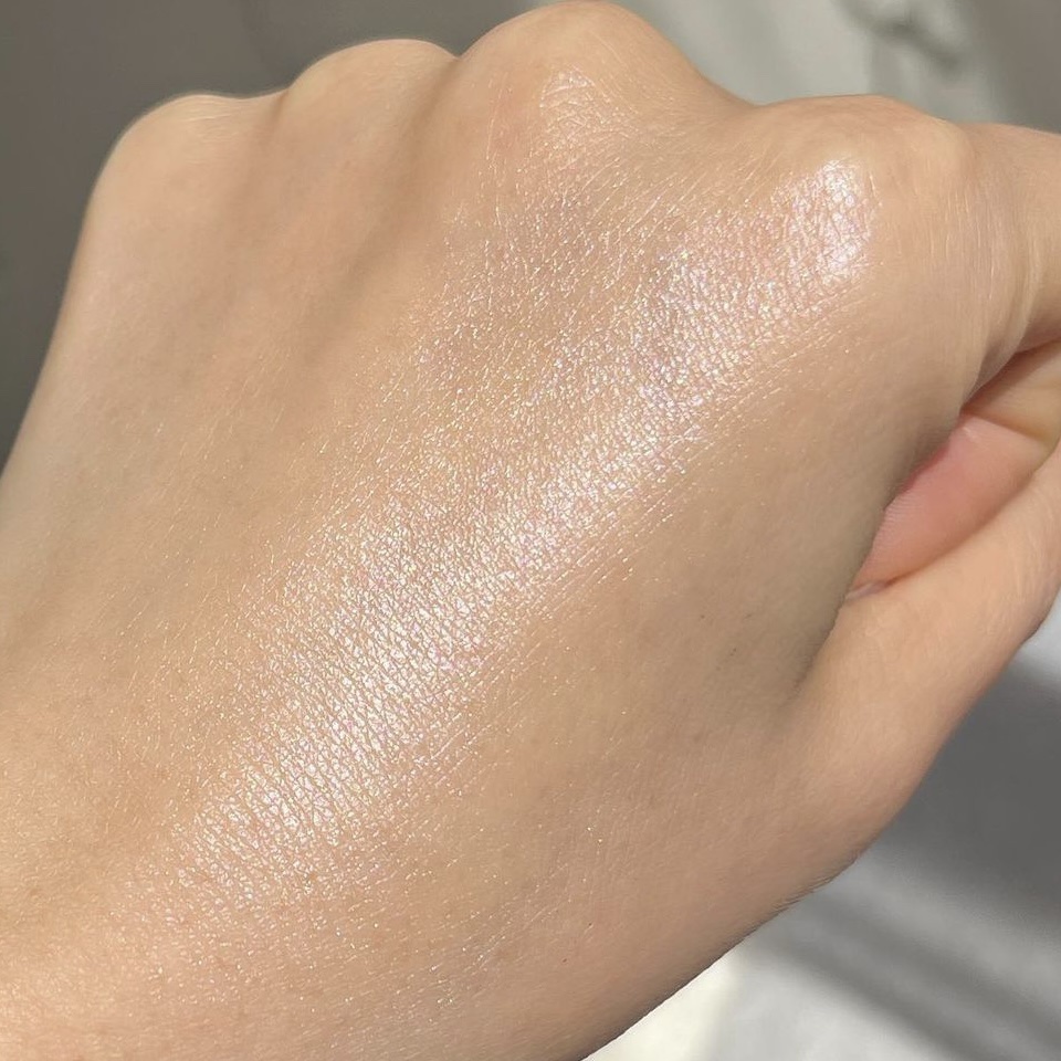 ル ブラン ロージー ドロップス/CHANEL/リキッドハイライトを使ったクチコミ（3枚目）