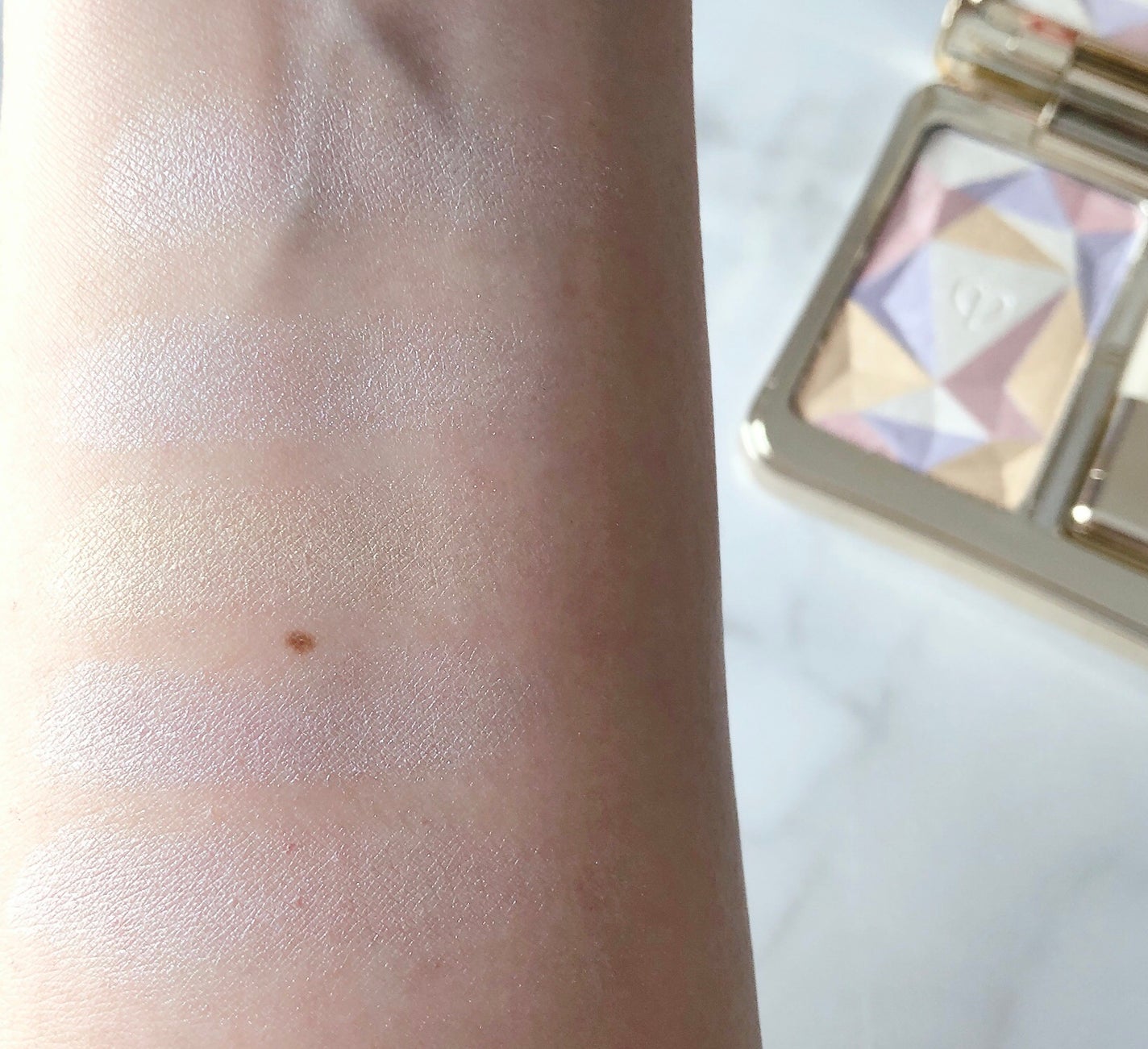 ル・レオスールデクラ /クレ・ド・ポー ボーテ/パウダーハイライトを使ったクチコミ(8枚目)