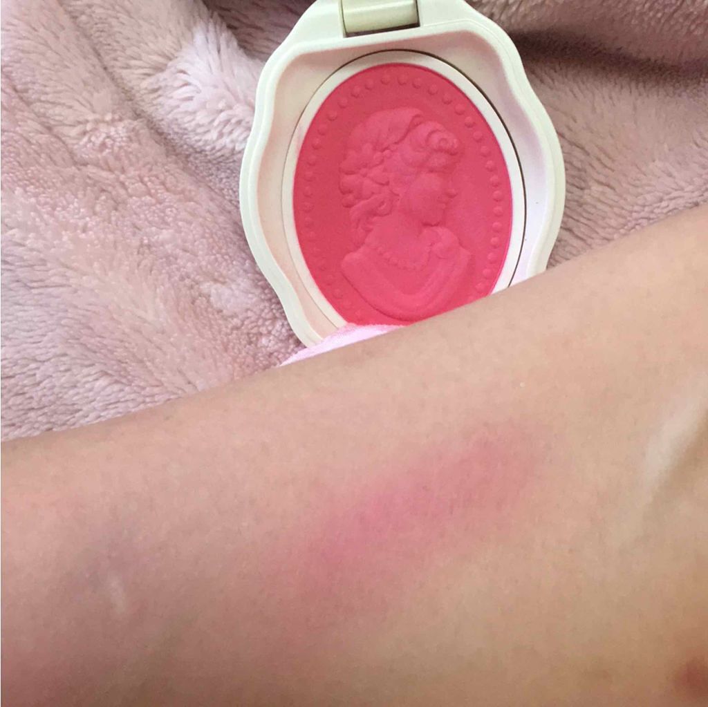 プレスト チークカラー / レ・メルヴェイユーズ ラデュレの口コミ