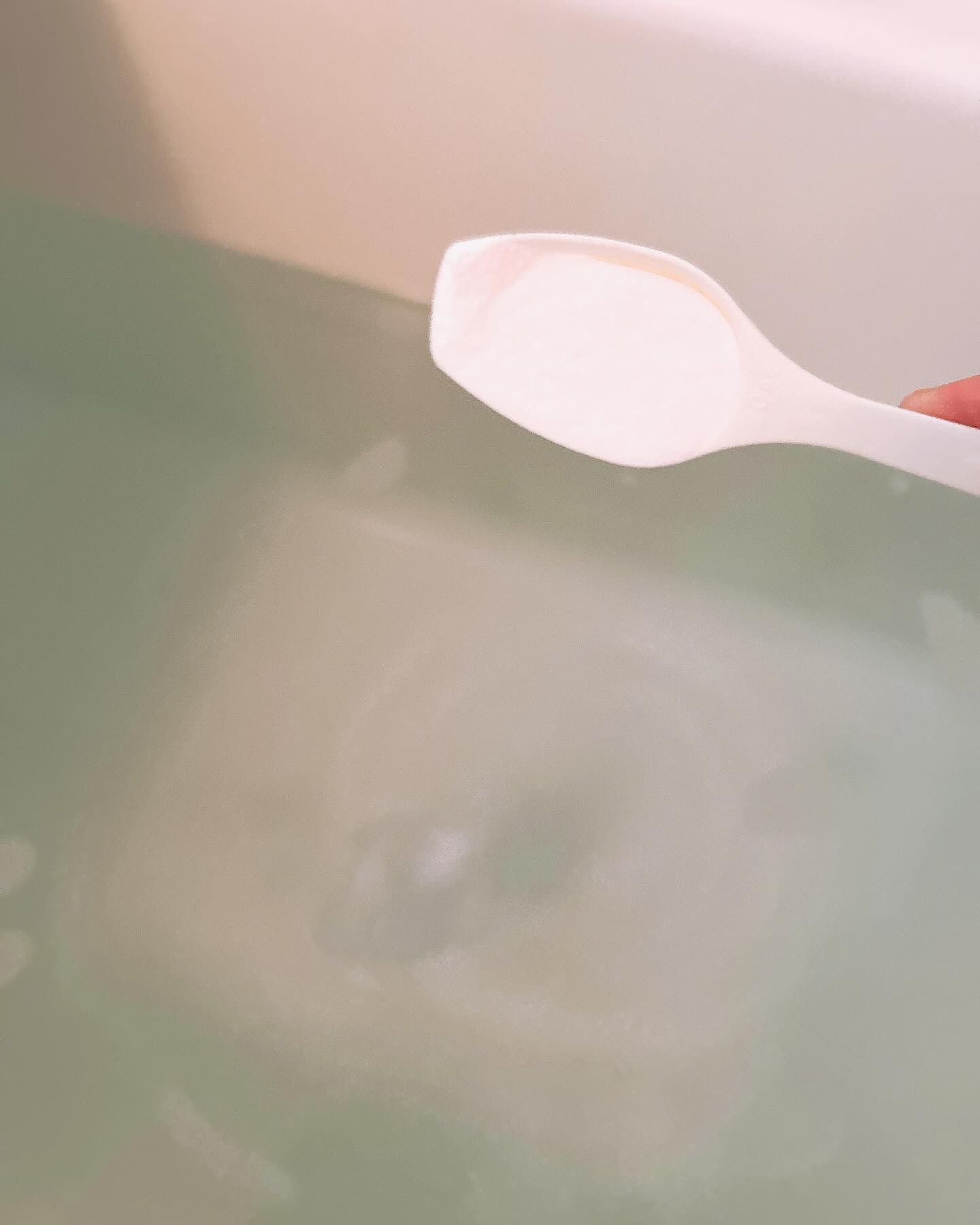 フレモ バスパウダー グレイスサンダルウッド/FLEMO/無機塩系入浴剤を使ったクチコミ（3枚目）